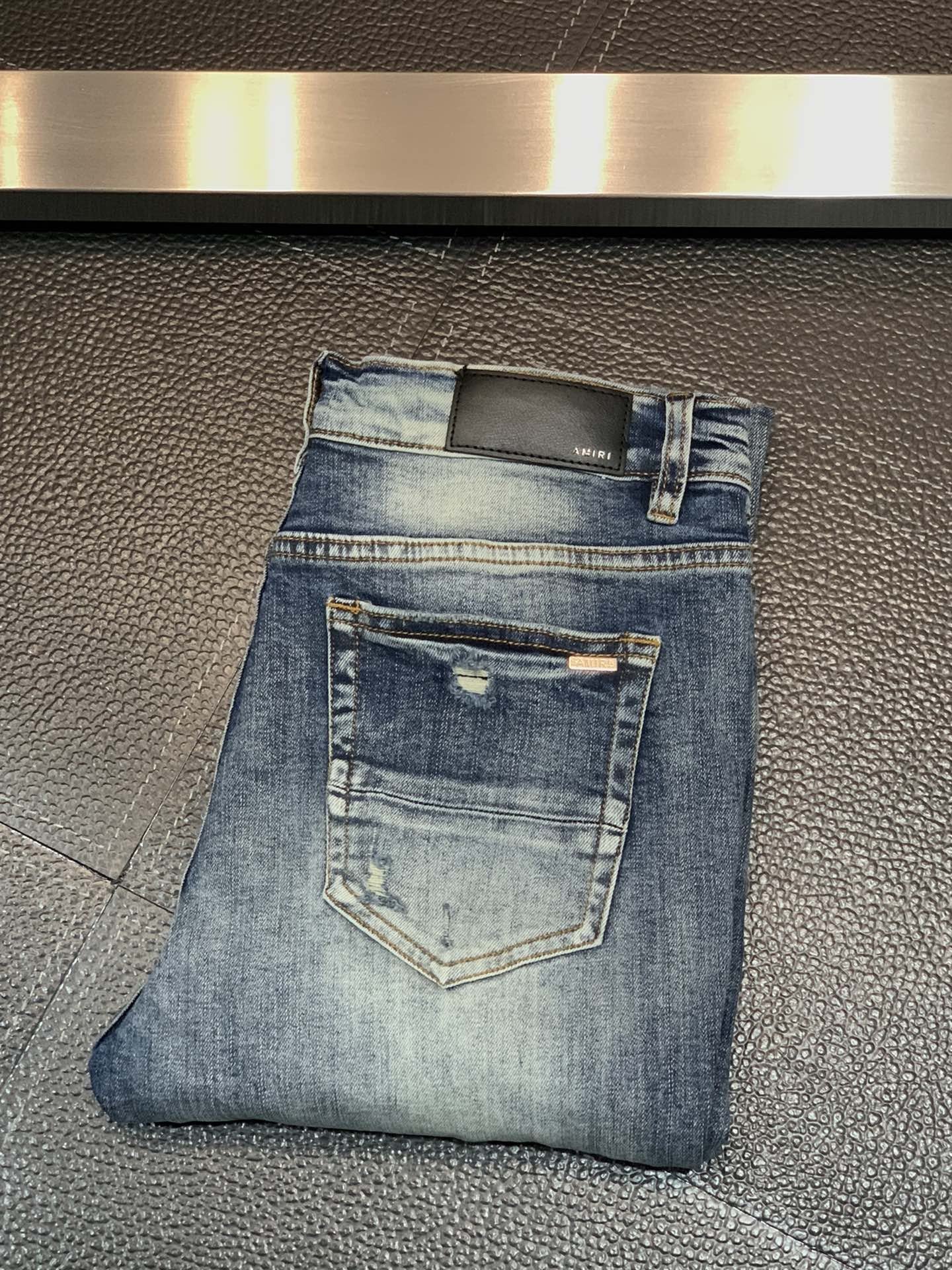 「#1847」Amiri slim fit petite straight jeans