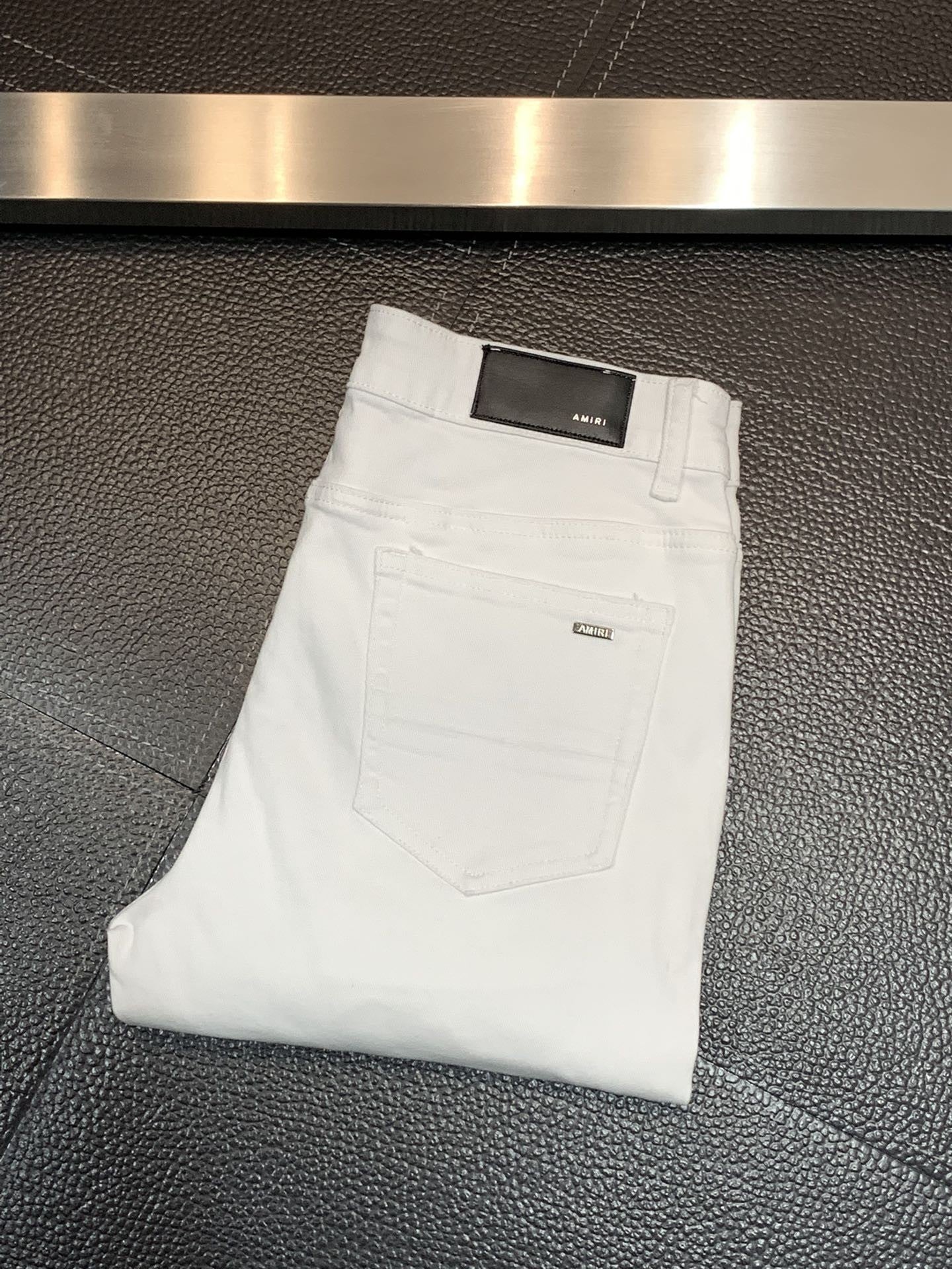 「#1849」Amiri slim fit petite straight jeans