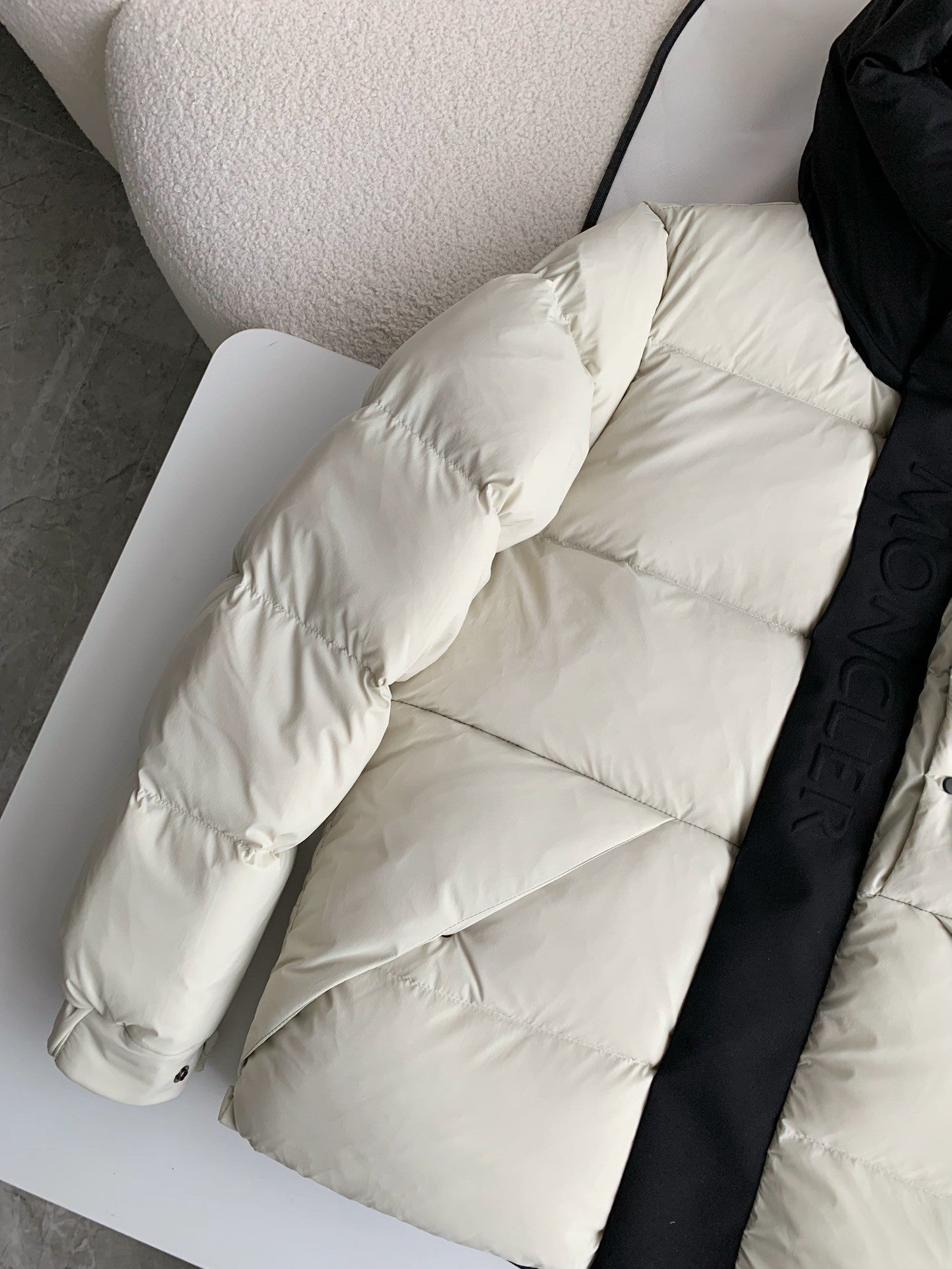 「#2343」Moncler Montbeliard down jacket