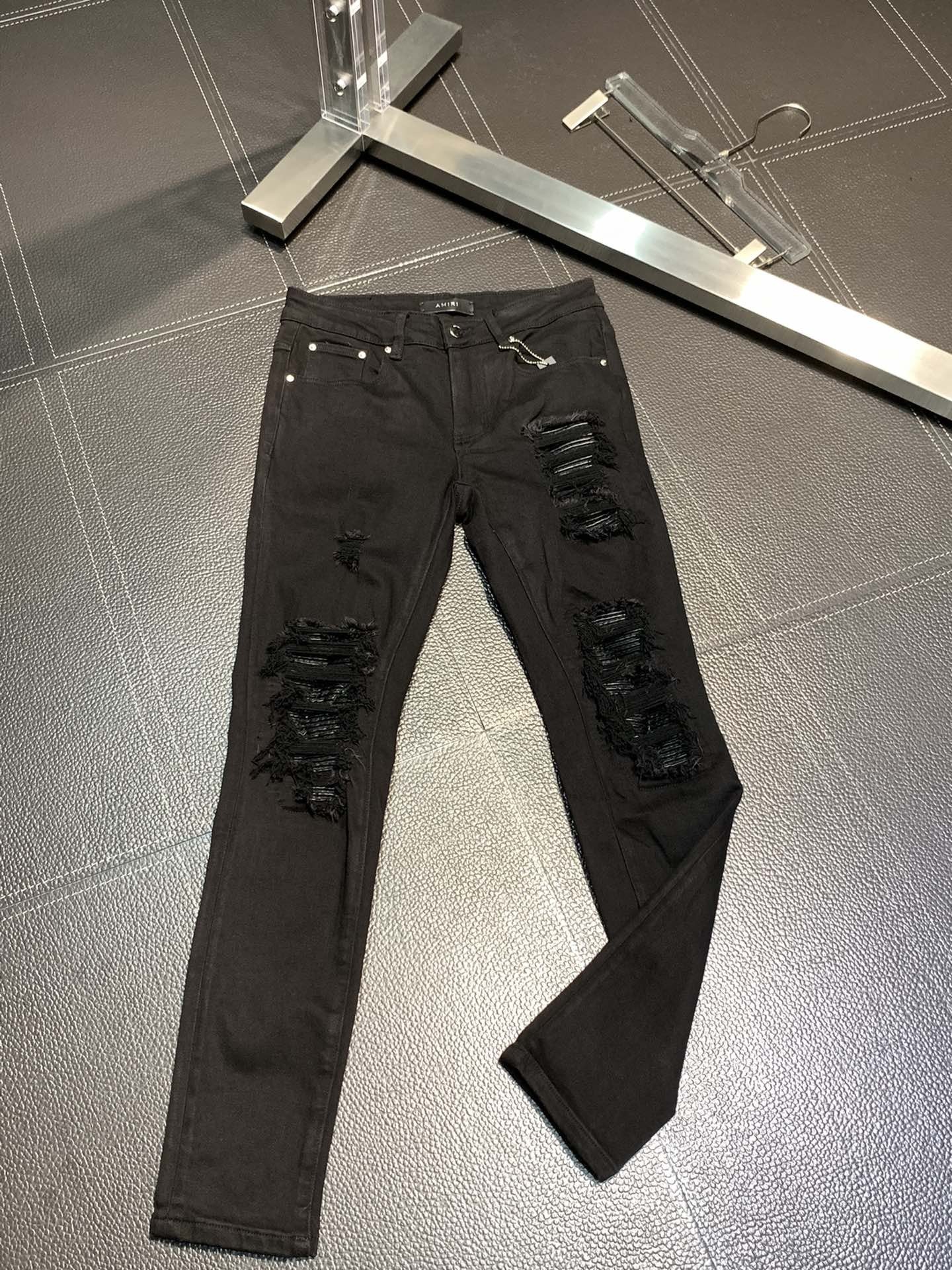 「#1826」Amiri slim fit petite straight jeans