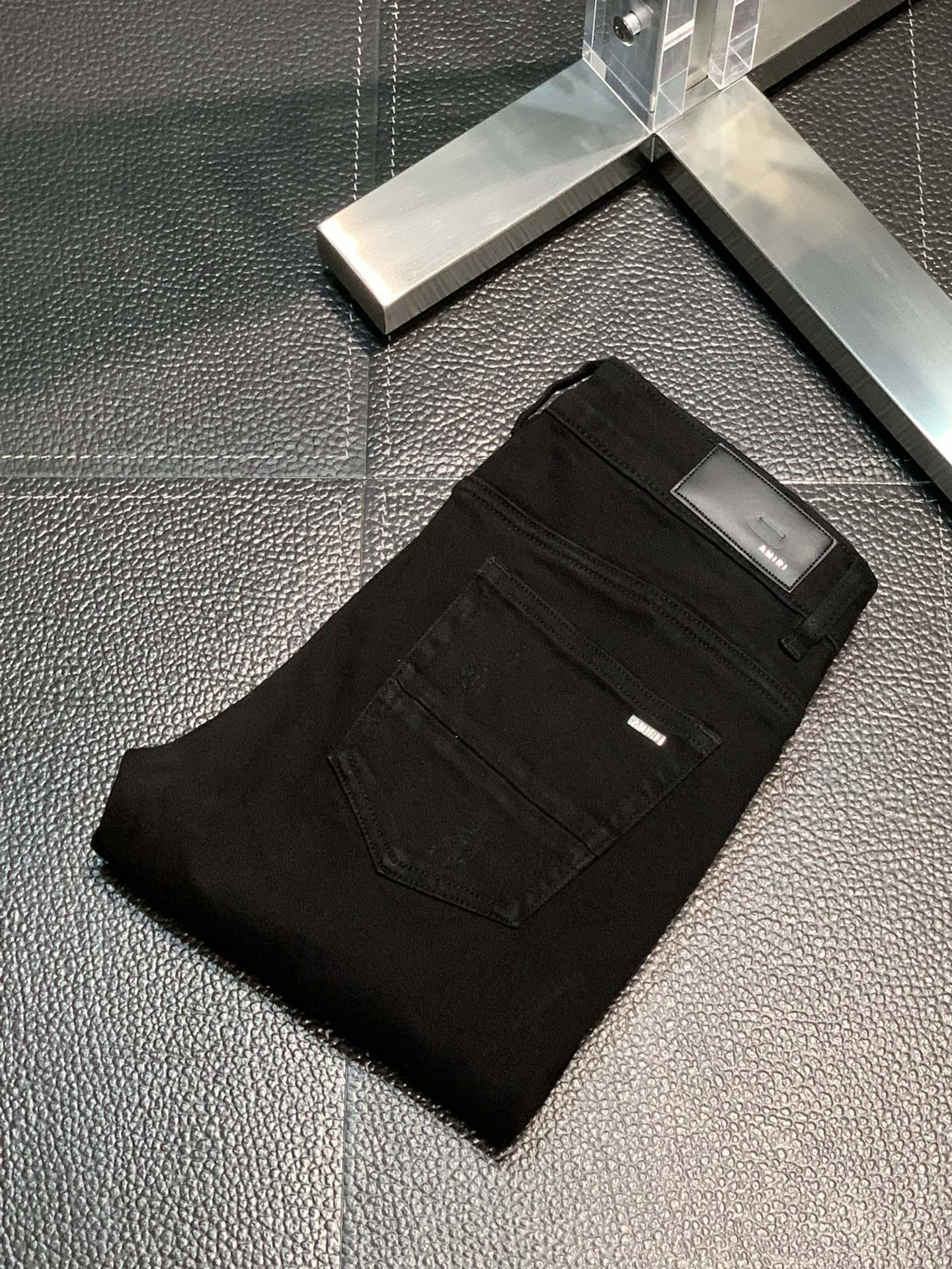 「#1826」Amiri slim fit petite straight jeans