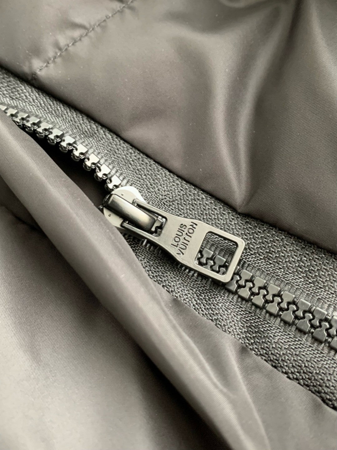 Doudoune avec logo LOUIS VUITTON « #2050 »