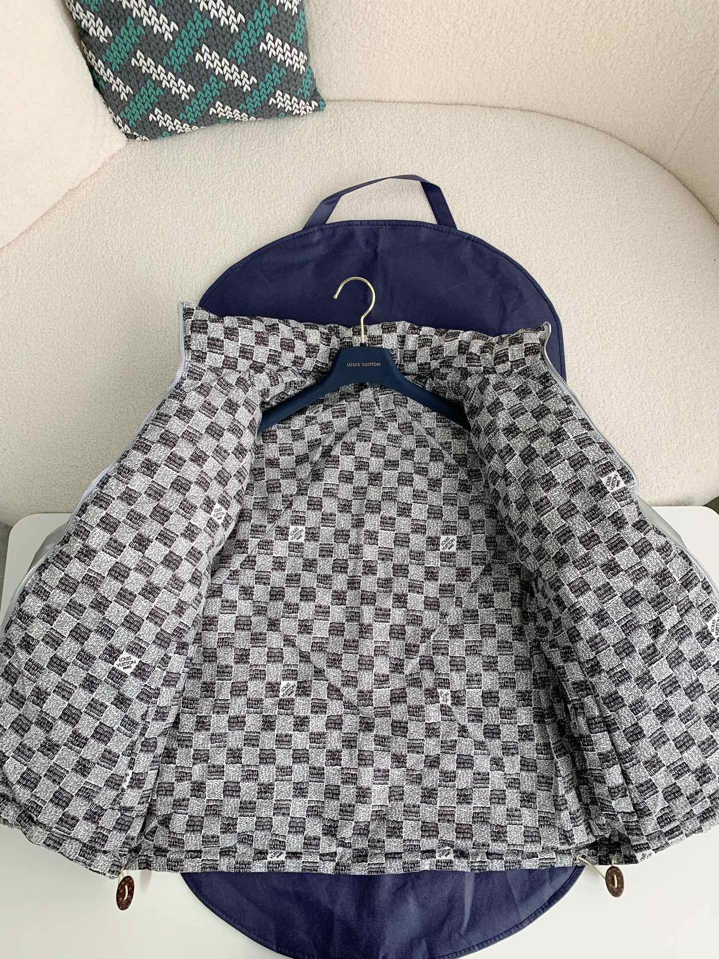 Doudoune avec logo LOUIS VUITTON « #2099 »