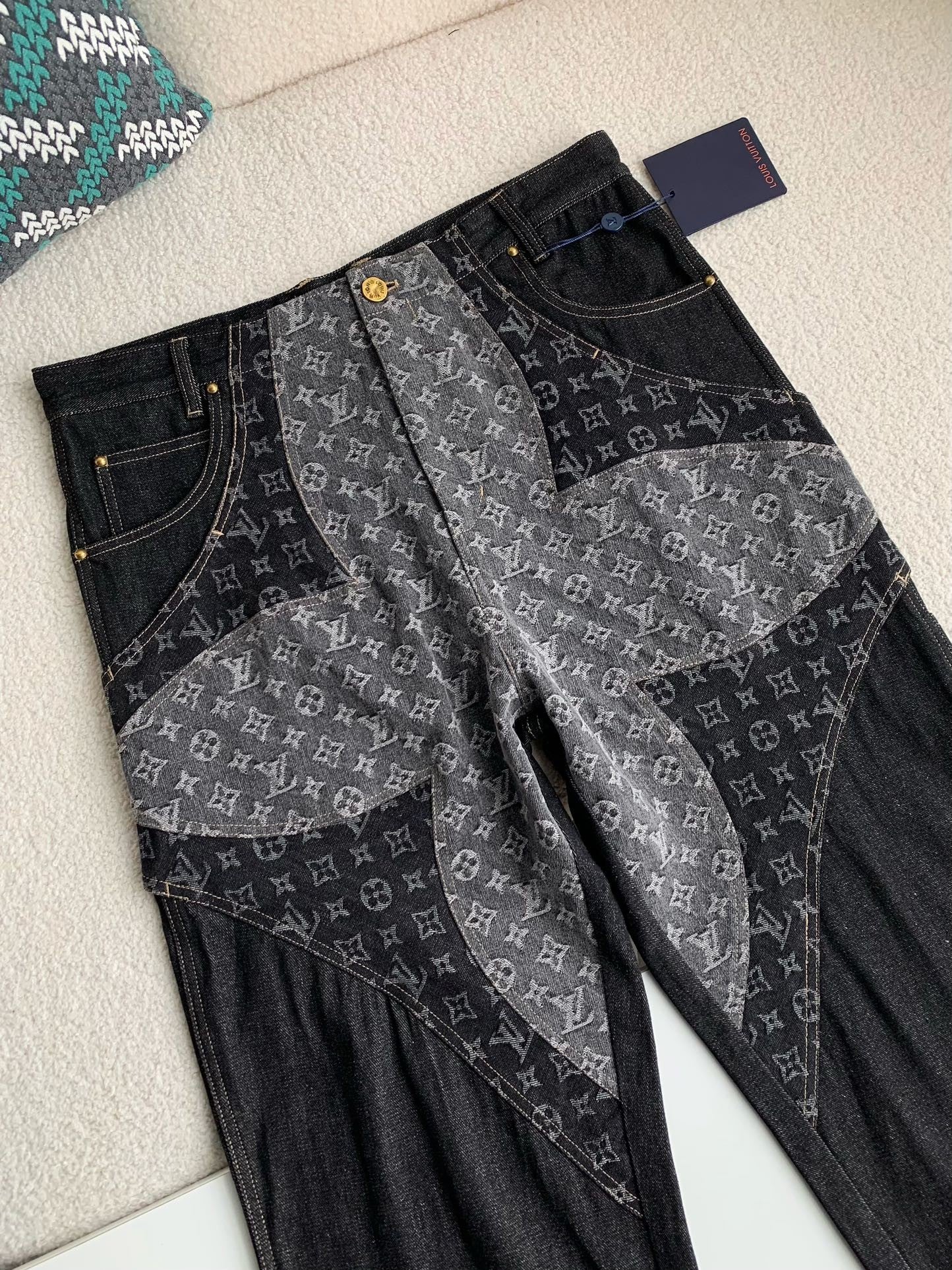 「#2384」Costumes Louis Vuitton