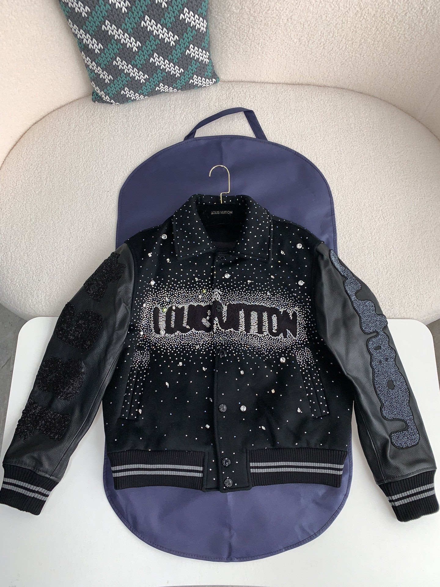 Veste en cuir brodée de perles et de lettres Louis Vuitton FW23 « #2603 »