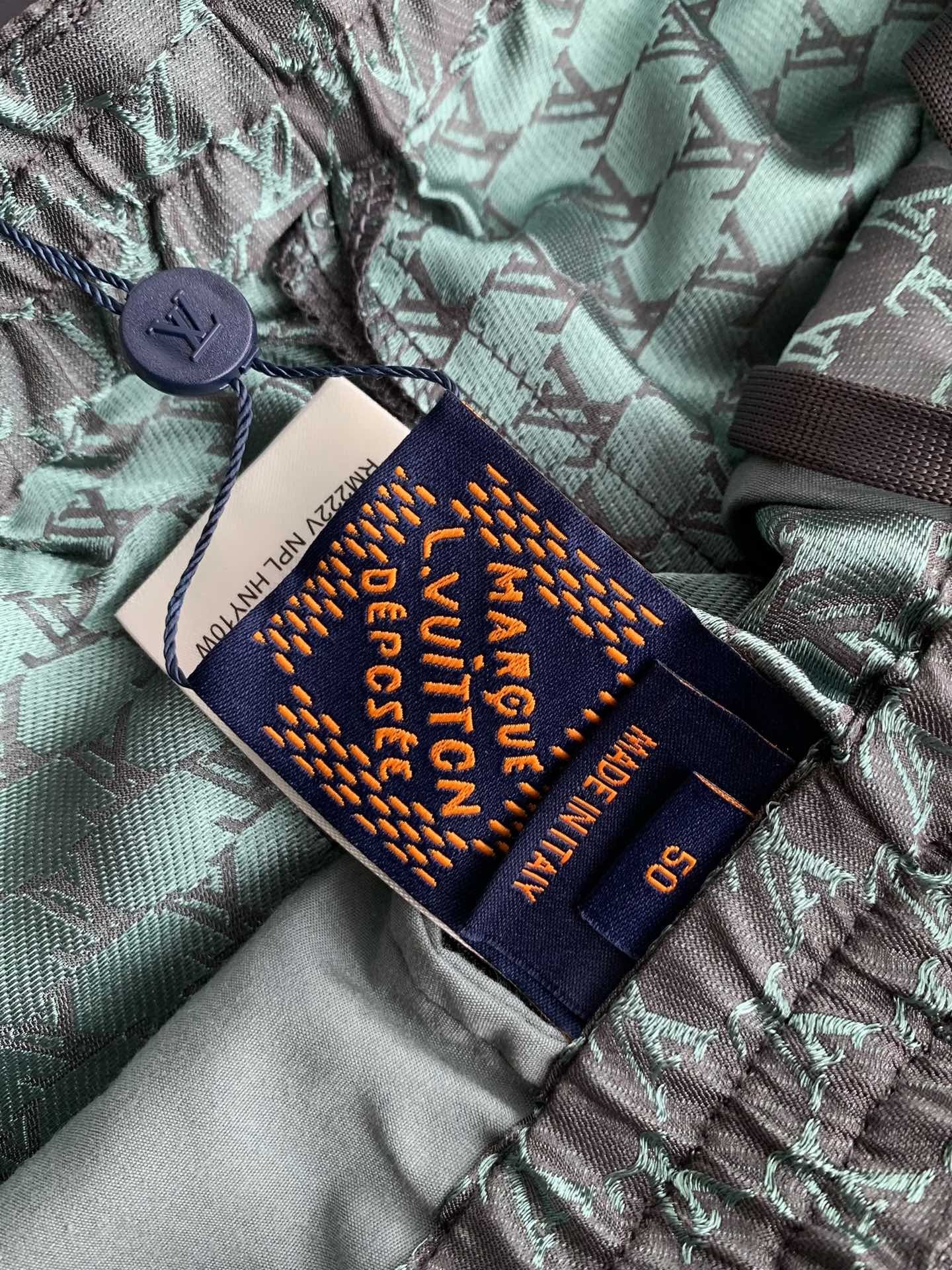 Short LOUIS VUITTON « #3302 »