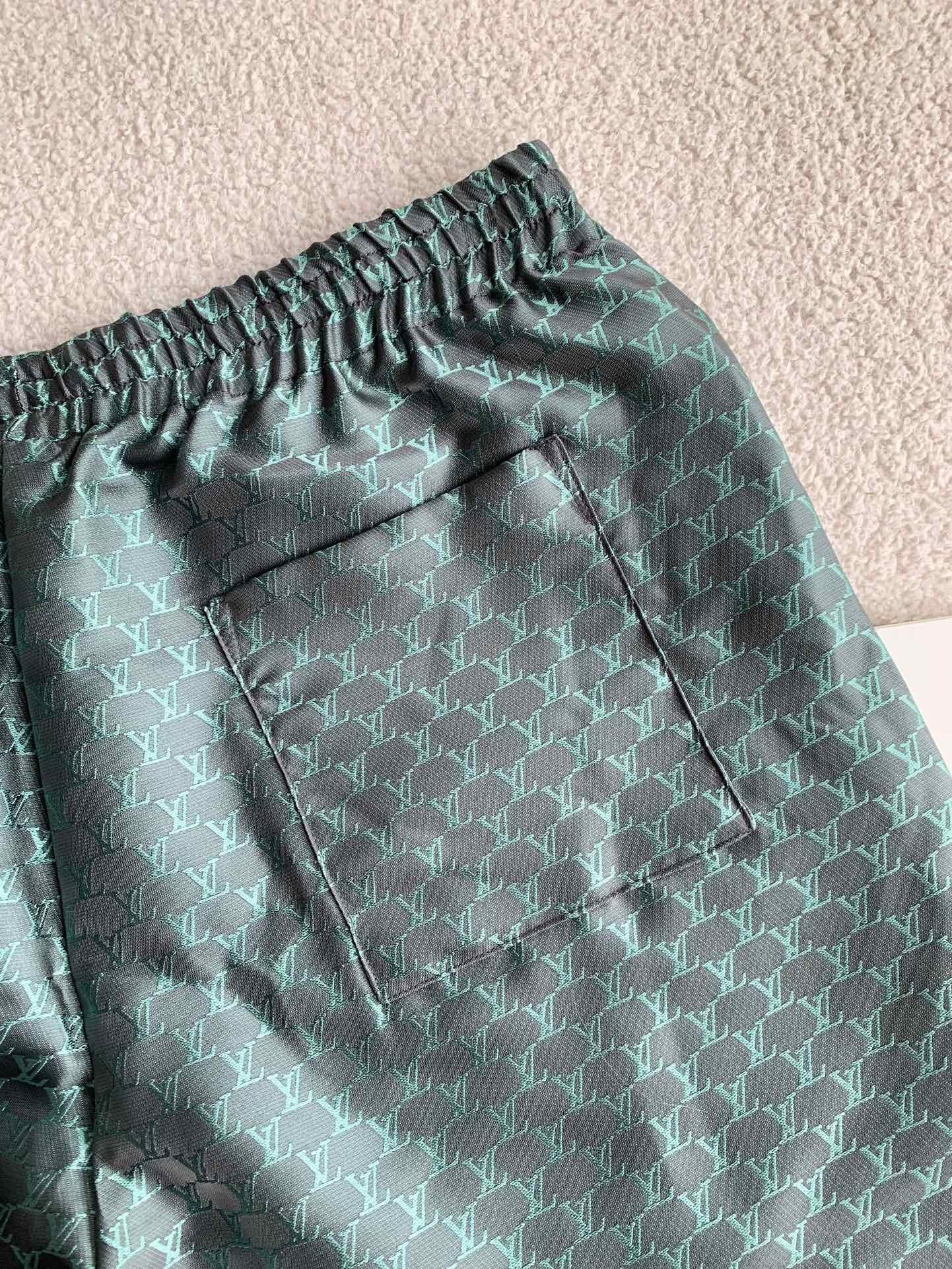 Short LOUIS VUITTON « #3302 »
