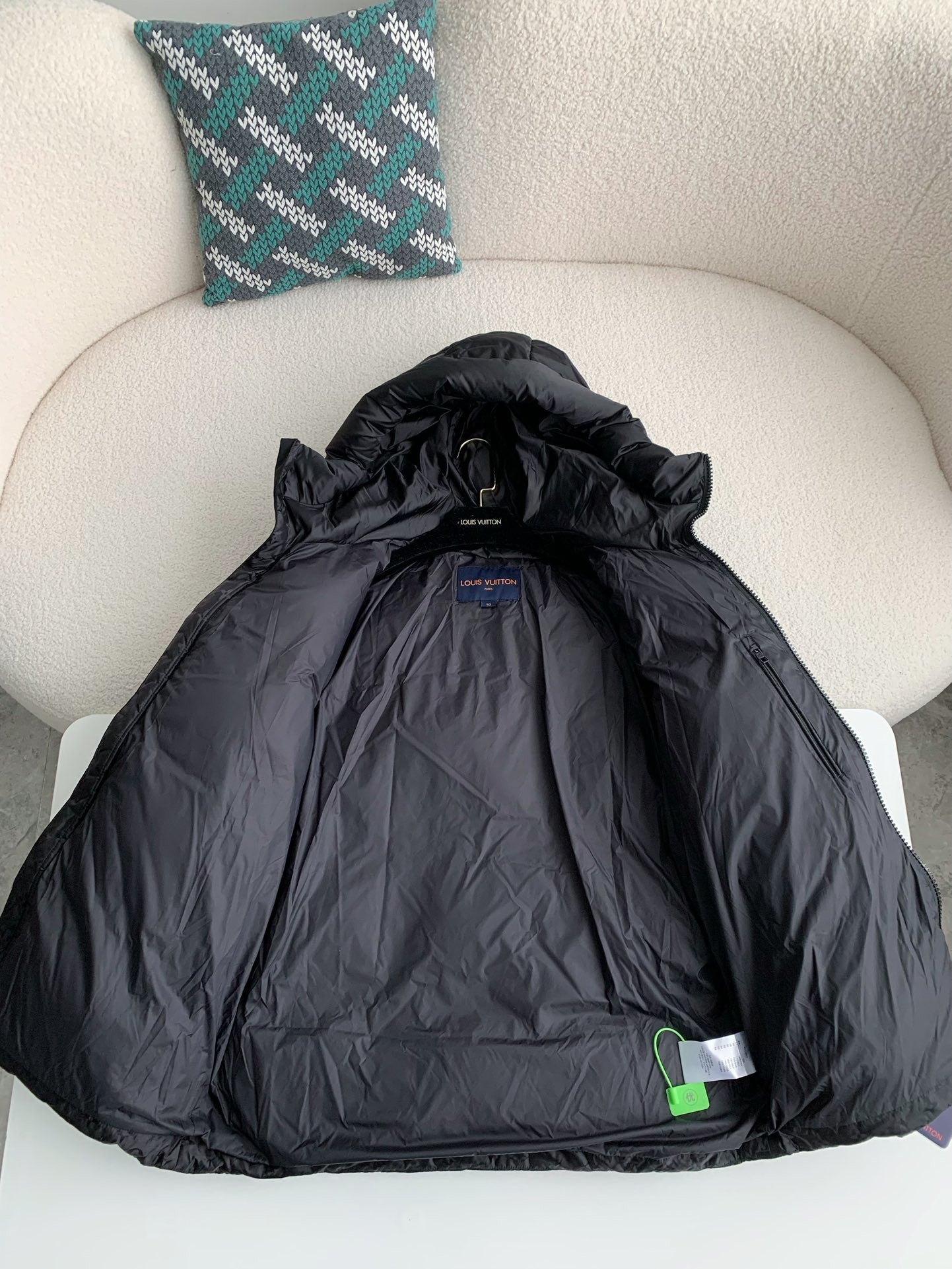 「#3650」Louis Vuitton logo labeled down jacket