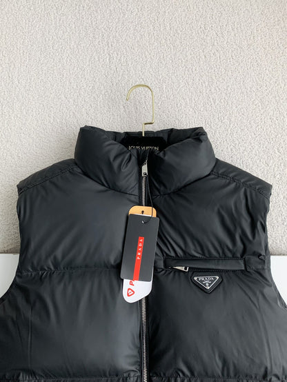 「#3652」Prada white goose down vest