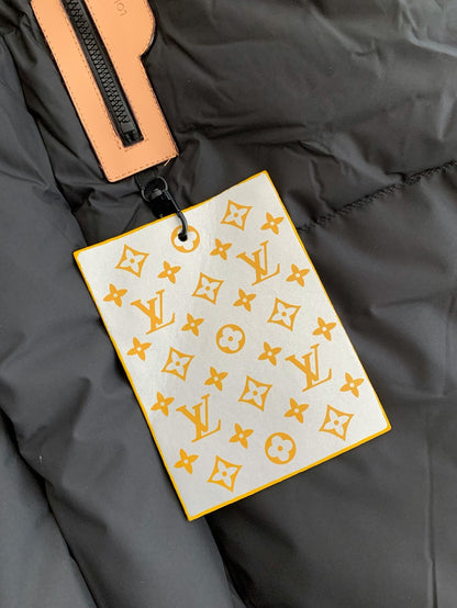 「#3856」LOUIS VUITTON Down Jacket