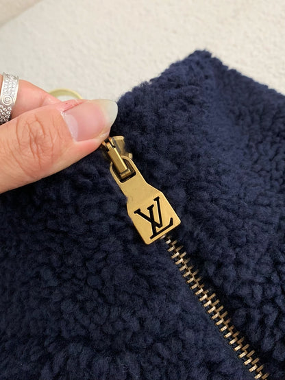 「#3874」Louis Vuitton Embossed leather patch long-sleeve fleece jacket
