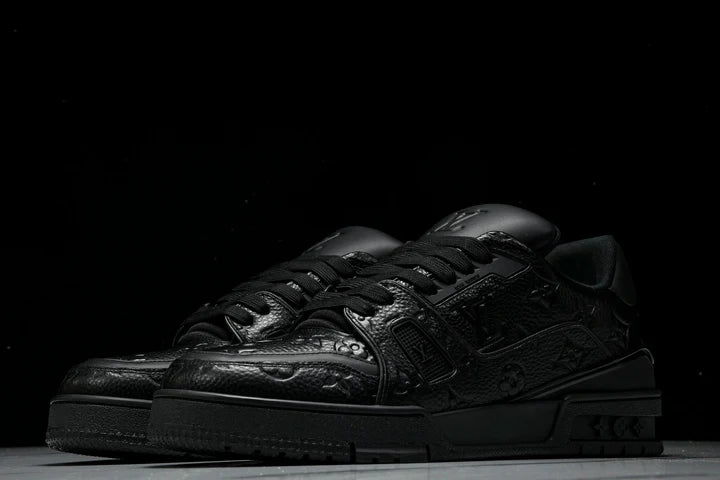 Louis Vuittоп Trainer Low 'Black Embossed Signature'