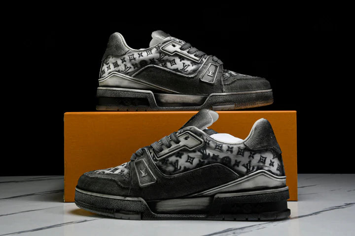 Louis Vuittоп Trainer Low 'Black Distressed'