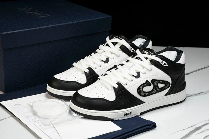 D1or B57 Mid-Top "Black White'