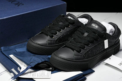 D1or B33 Gravity Leather 'Oblique Triple Black'