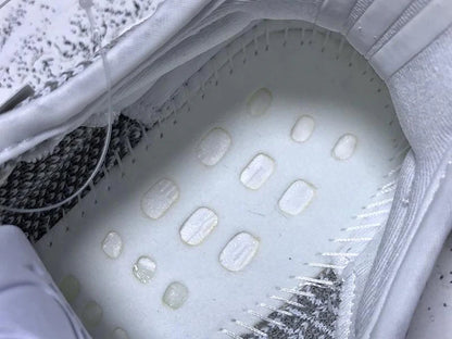 Yzy Boost 350 v2 Static Non-Reflective